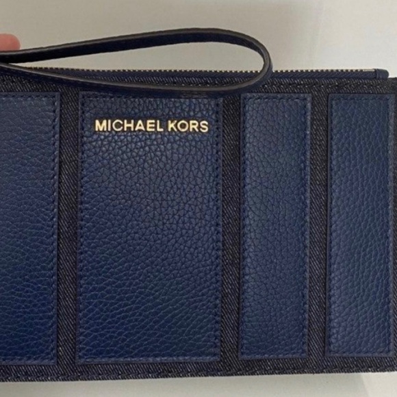 Michael Kors Brooklyn Applique Navy Blue Large
Zip Clutch NWT - Picture 2 of 12